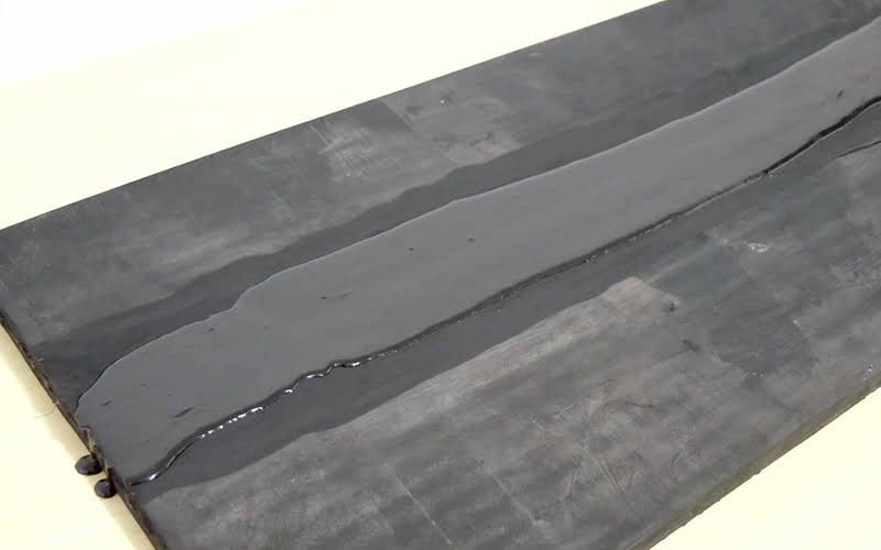 Conveyor belt surface cut and scratch repair with HUAYE-3201 cold vulcanizing adhesive