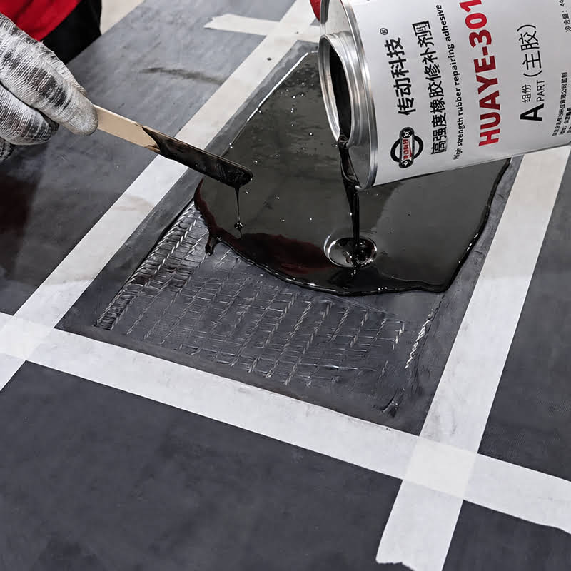 Applying HUAYE-301 conveyor belt repair adhesive on site