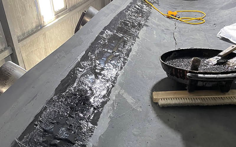Conveyor belt longitudinal rip repair using HUAYE-1201 hot-melt adhesive