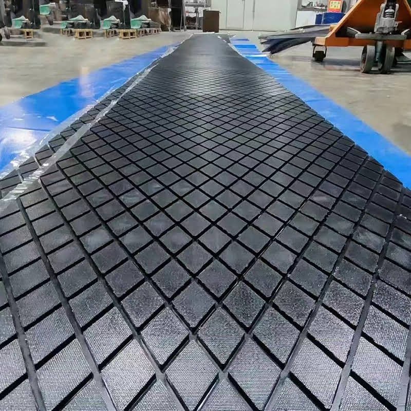 Diamond pattern rubber sheet on HUAYE-CRL-15 ceramic pulley lagging