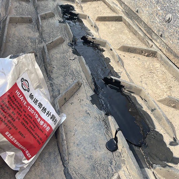 Conveyor belt surface after hot-melt repair with HUAYE-1201