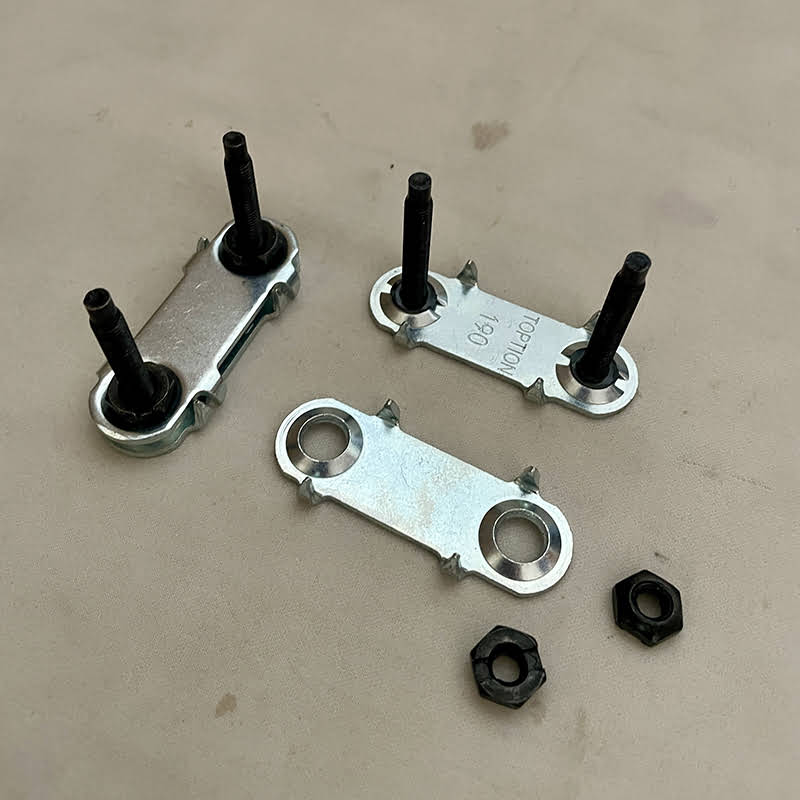 HUAYE-190 belt fastener steel teeth and bottom plate close-up