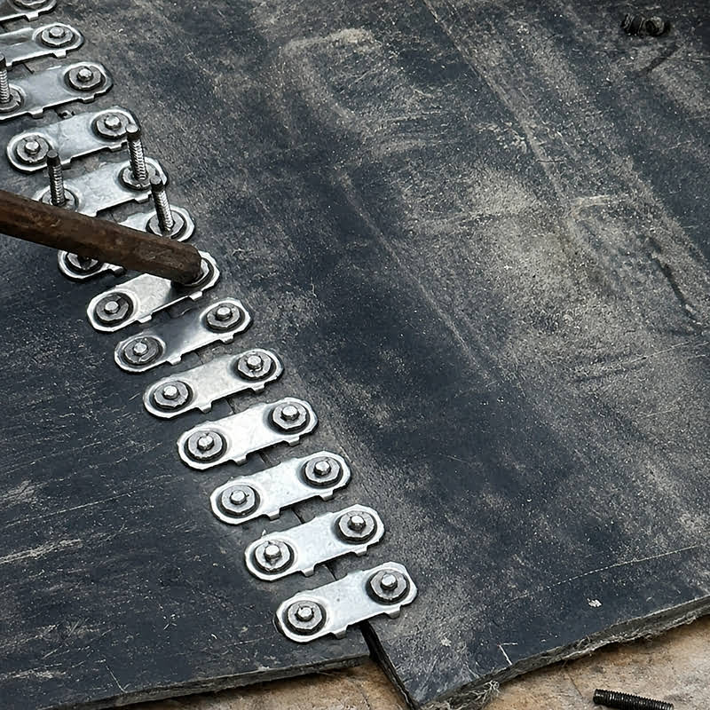 Step-by-step installation of HUAYE-190 conveyor belt fastener on fabric-core belt