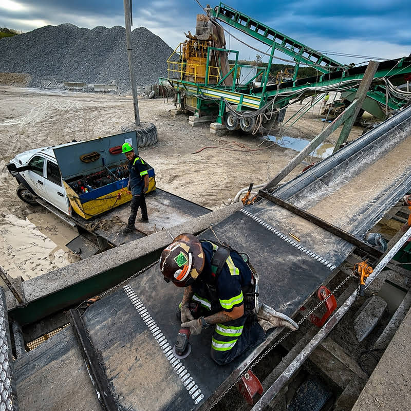 HUAYE-190 conveyor belt fastener in use at mining conveyor belt operation
